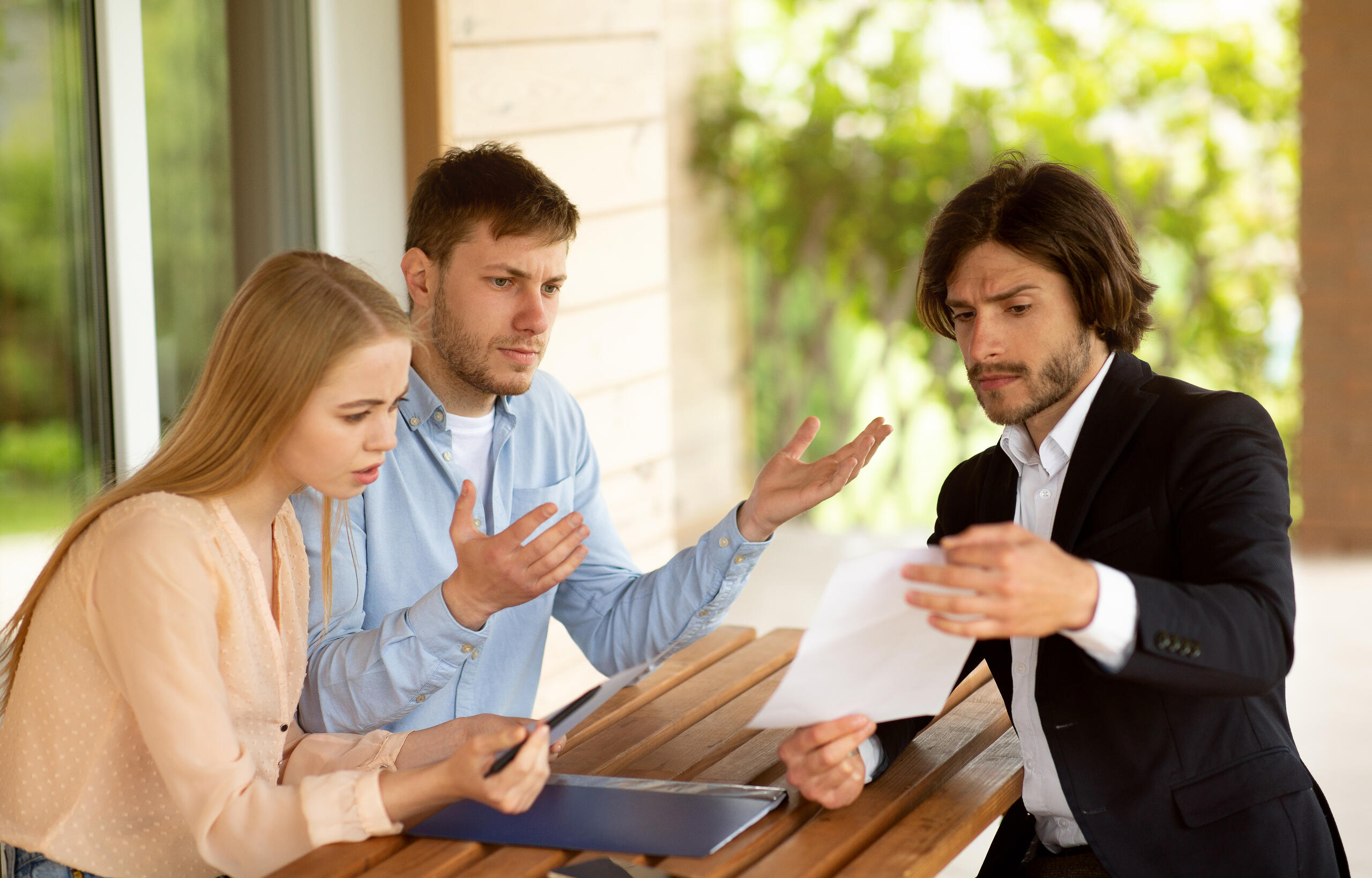 Infographic highlighting the unique benefits of SmartBids, including high accuracy and advanced AI algorithms.